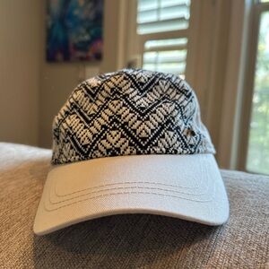 Cute & Sexy ROXY Baseball Hat In Great Condition! Cream and Black Colored!
